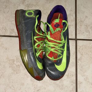 Nike KD’s 6 Energy 2013 Big Kids Size 5. GUC
